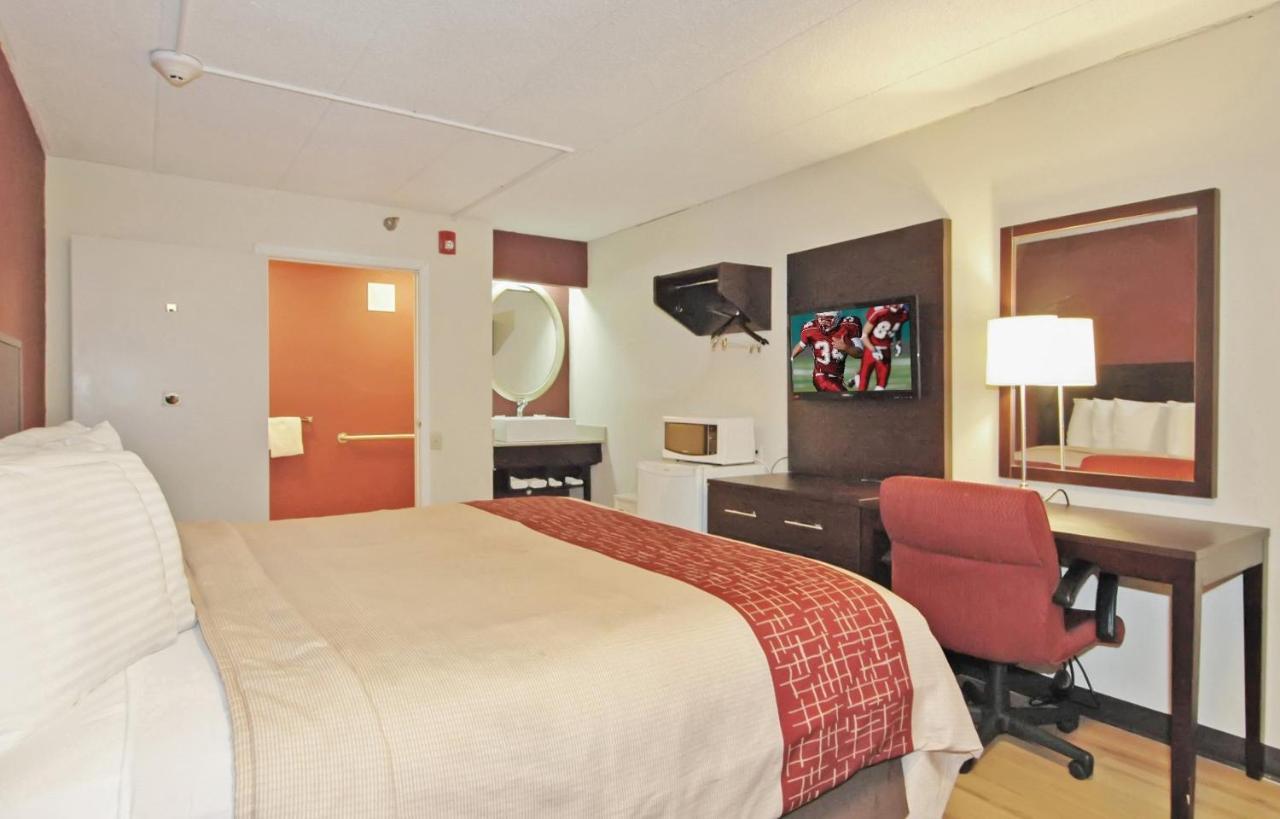 Hotel Red Roof Chicago - 3*