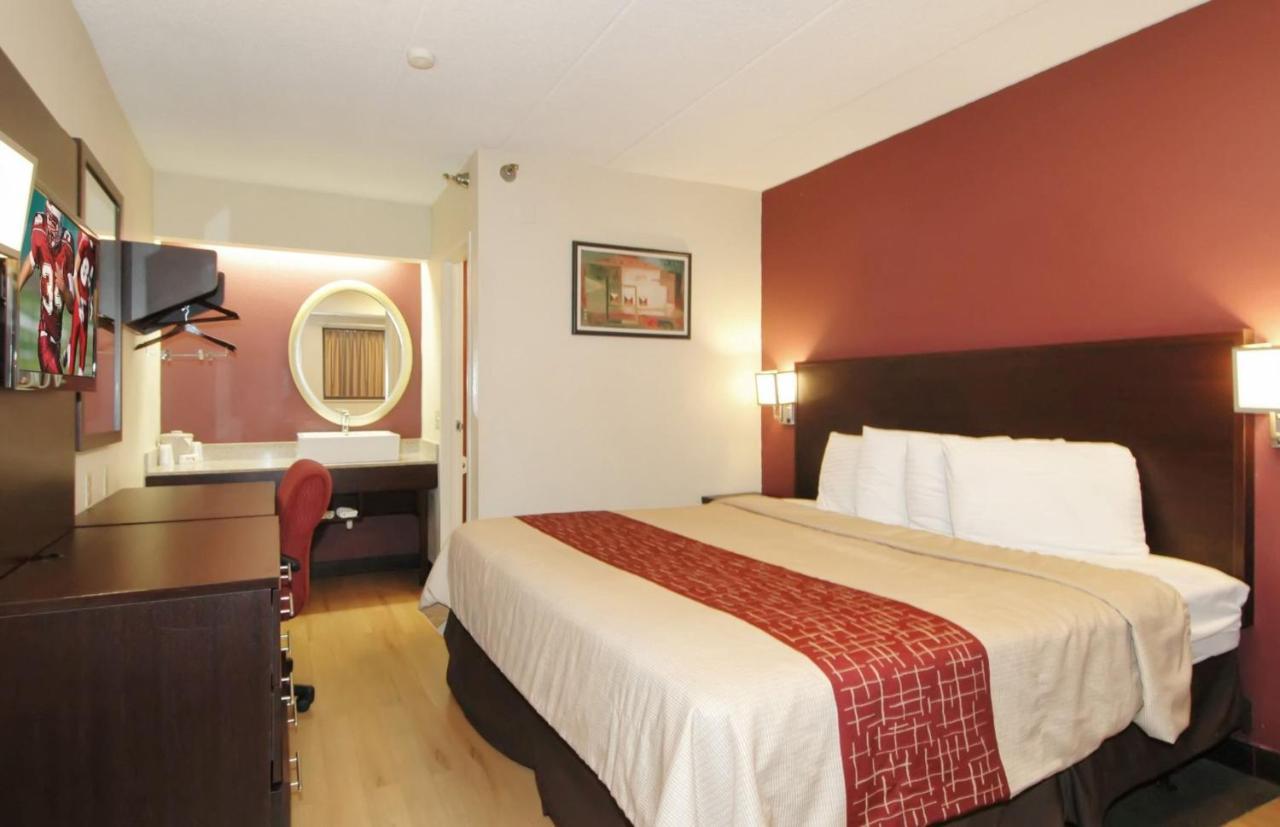 Hotel Red Roof Chicago - 3*